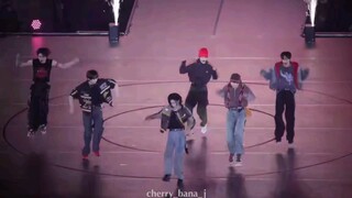 Gaya jongkok Riize yang berbeda