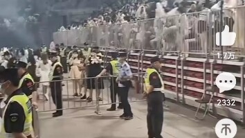 Tóm lại là cực kỳ vô lý, vừa vặn trùng khớp với