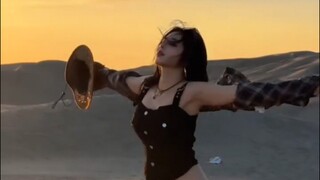 Hot Girl Dancer