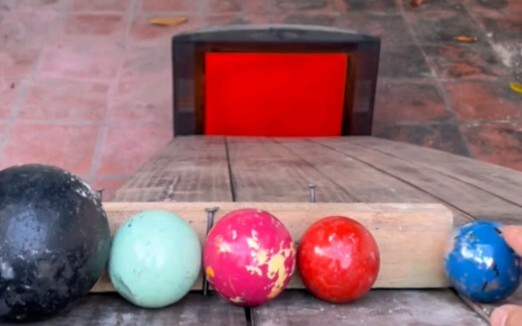 مسابقة التفجير بين الكرة الحديدية والتلفاز