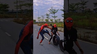 Help Spiderman win the Car tire flipping game.#spiderman #death #cosplay #deadpool #marvel