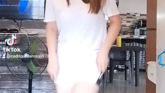 Maganda  mahusay pa sumayaw at simple lang