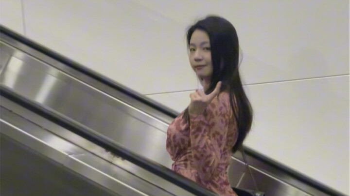 เจอคุณป้าที่สวยเหมือนดอกท้อแบบนี้ จะจีบยังไงดี?