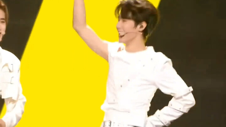 Zhang Zhenyuan—Xiao Zhang Zhang covers his face shyly after finishing the dance!