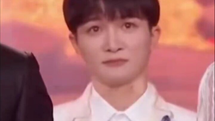 Others: Youthful vibes; Zhou Shen: Childlike charm