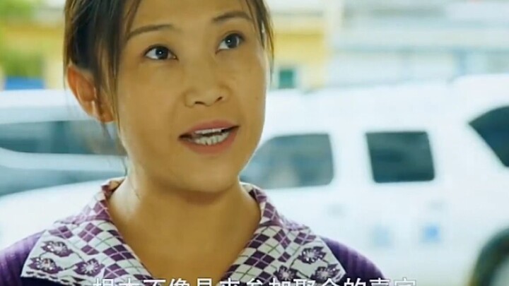 Bạn học cũ tham gia buổi tụ họp, cô hoa khôi ngày xưa giờ sa sút đến mức không ai nhận ra.