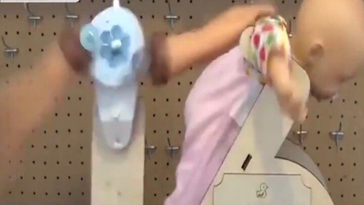 Precious images of artificial intelligence taming humans in the early days