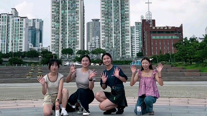 Model yang sama·Replika yang sempurna·Bahkan pohonnya pun versi yang sama·7pm (doge)