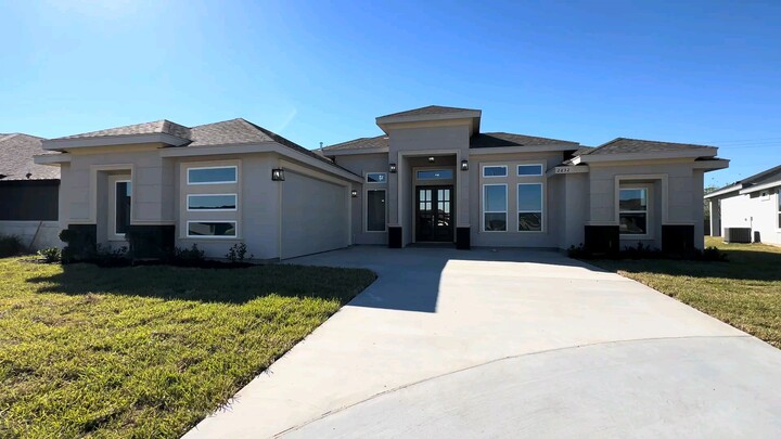 Can you believe this entire custom home in Texas is UNDER $300K?! 🤯🏡