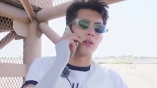 Vương Hạc Địch nhận được cuộc gọi từ mẹ trước khi nhảy bungee, và phản ứng của mẹ anh thực sự rất ch
