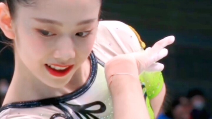 รอยยิ้มนี้ทำให้ใจฉันละลาย ปรากฏว่าความงามและความแข็งแกร่งสามารถอยู่ร่วมกันได้จริงๆ!