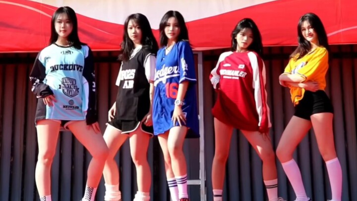 女高就是要跳Attention！校运会开幕式翻跳