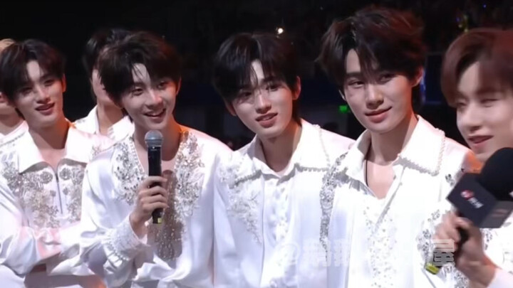 ซ่งหย่าเสวียนสอนหวังเจียเอ่อร์พูดภาษาซานตง ภาพช่างน่าขบขันเหลือเกิน
