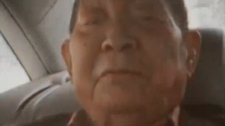The man is gone, but the song remains! Listen to Grandpa Yuan sing "Singing the Motherland" again.
