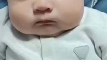 يا له من طفل صغير مسكين، كيف تجرؤ على قول ذلك عنه؟