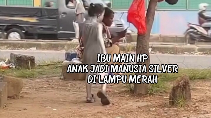 IBU MAIN HP ANAK JADI MANUSIA SILVER. SUNGGUH TEG4!!