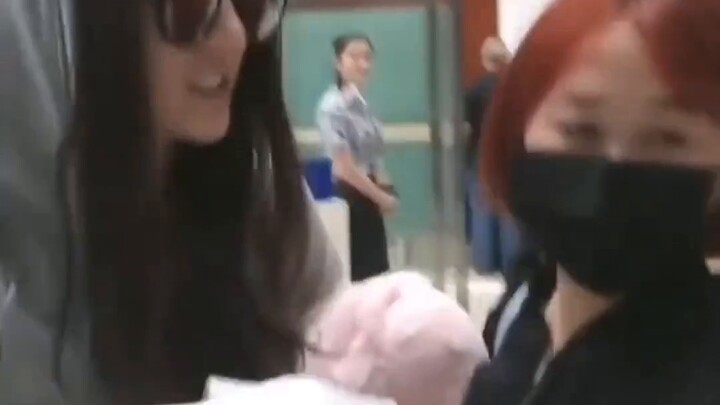 "Why don't you go home?" "Is it because there is too little homework?" Hahaha, have you seen this vi