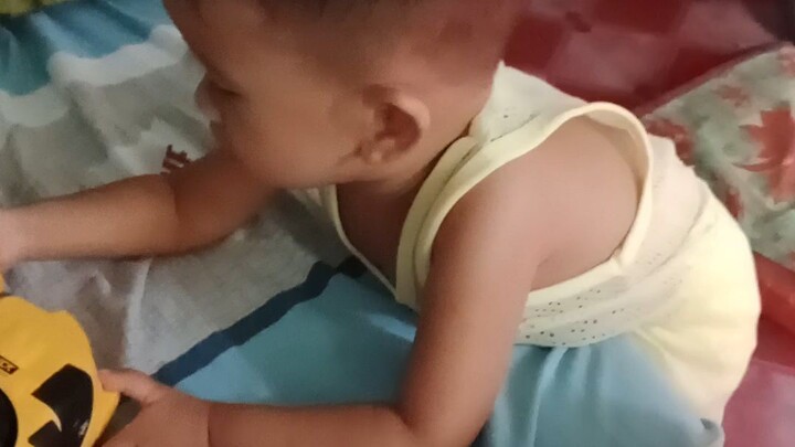 playing gift toys of ninang