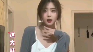 Tak ada yang bisa menolak adik seksi masa kini yang jago memutar pinggang