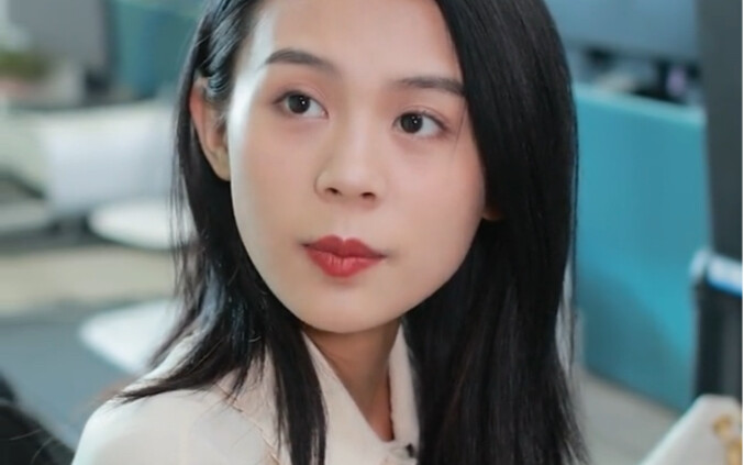 Ca sau còn phải nhìn sắc mặt cậu, cậu là bút màu nước à?