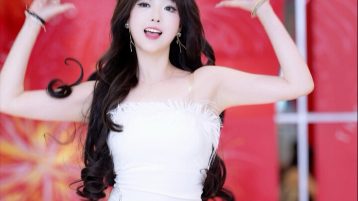 Mỹ Gia red roadshow Kpop Hyun A