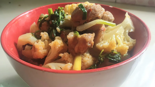 แกงอ่อมหมูใส่กะหล่ำดอก ปรุงแค่น้ำปลาร้าปรุงสำเร็จยี่ห้อนี้ อร่อยเลย