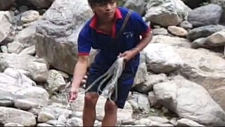 Cast Net Fishing in Nepal | Himalayan Trout Fishing with Handmade Cast Net |