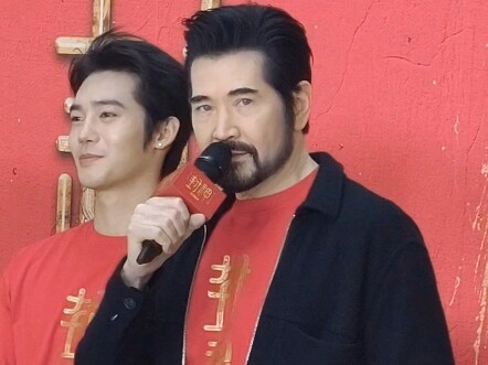At the filming site of "Investiture of the Gods Part II", Fei Xiang used the tone of Yin Shou to rec