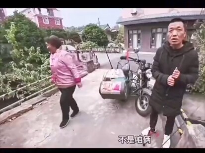 Ông lão câu cá và bà cụ phóng sinh