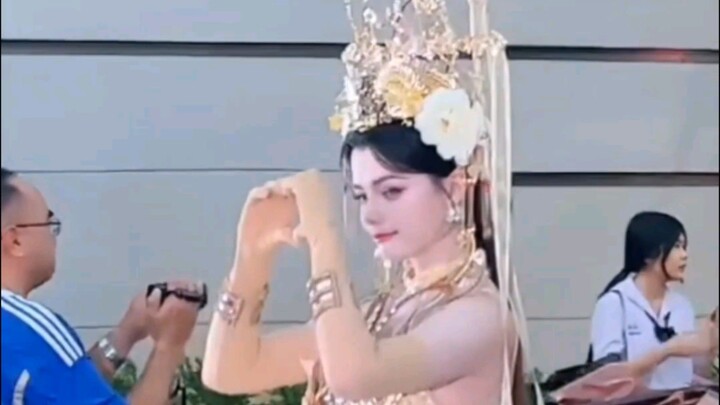 [25.01.22] BECKY WITH MAI DAVIKAH #KingPowerCNY2025xBecky #beckyarmstrong #davikah
