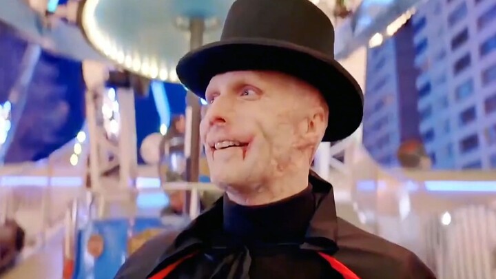 เขาแต่งตัวเป็นผีในวันฮาโลวีน เพียงเพื่อที่จะได้เป็นคนธรรมดาสักวันหนึ่ง