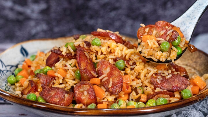 Could this be the legendary [Sinful Golden Fried Rice]? It's so delicious it makes you cry!