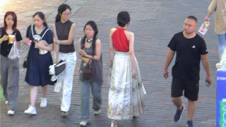 If Hanfu had never been interrupted, maybe this is how we’d dress every day today.