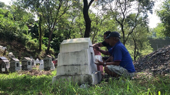 Painting in graveyard at my grandmother cemetery