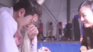 Sutradara yang serius membuat Li Chengyin bahagia