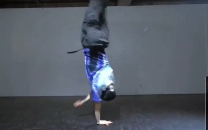 I think this is the first time I’ve seen Yell’s one-handed spin. I feel so empty!!!