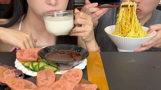 #SosisTendonMakanMakanMakan, aku suruh kamu makan! #Pasangan#KehidupanSehari-hariPasangan#KehidupanS