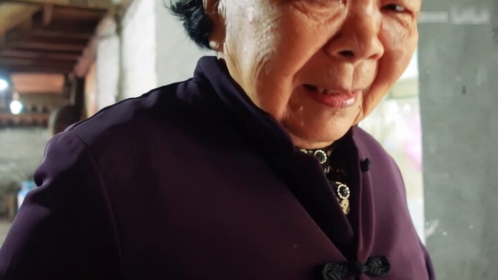 [I take my grandma on a trip] How cute are the rural elderly people who go out to play for the first