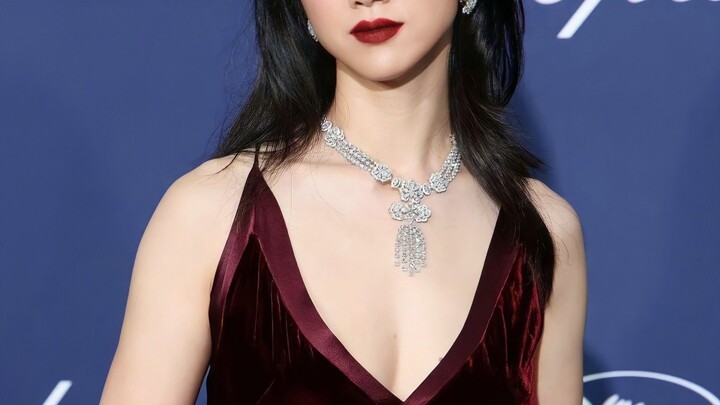 Sis, this is Cannes! You’re as relaxed as if you’d just come to watch a movie!!