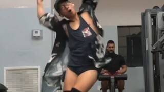 [Britney] "Gimme More" pria berotot, sepatu bot hak tinggi, tarian seksi. Sambut hangat kembalinya S