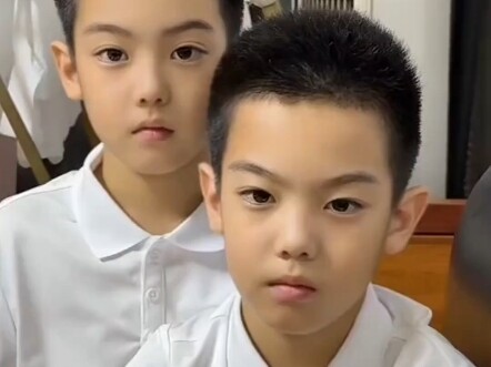 Twin brother challenges himself: open his eyes only when he hears his sister’s good qualities. Such 