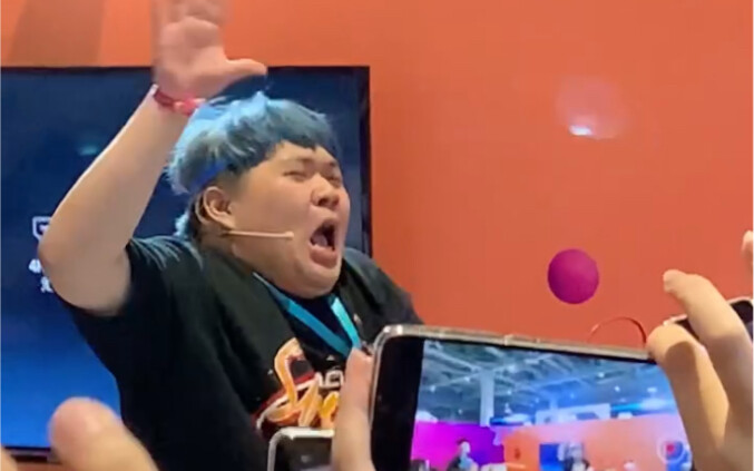 Sea Emperor bw live URBGRGROUN