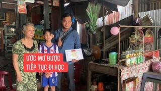 Mẹ mất cha bỏ rơi sống với ông bà ngoại niềm mơ ước duy nhất là được tiếp tục đi học.