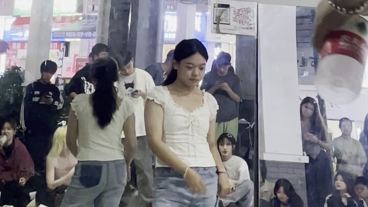 Đội tuyển thi câu lạc bộ khiêu vũ đường phố của trường, liệu tôi có thể đỗ như thế này không?