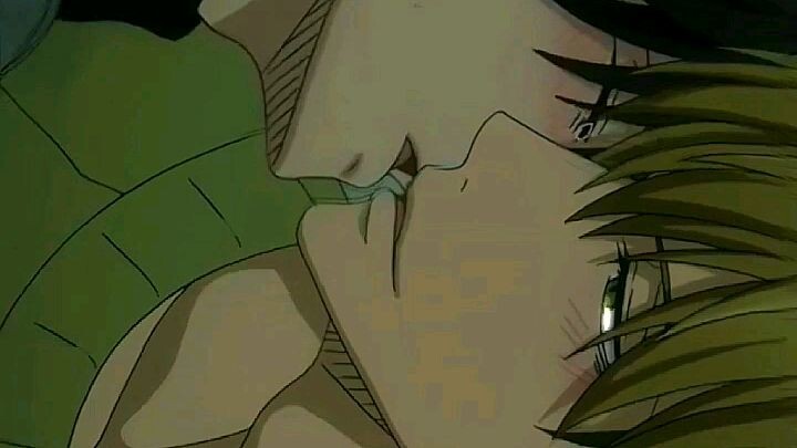 BL KISSING MOMENTS