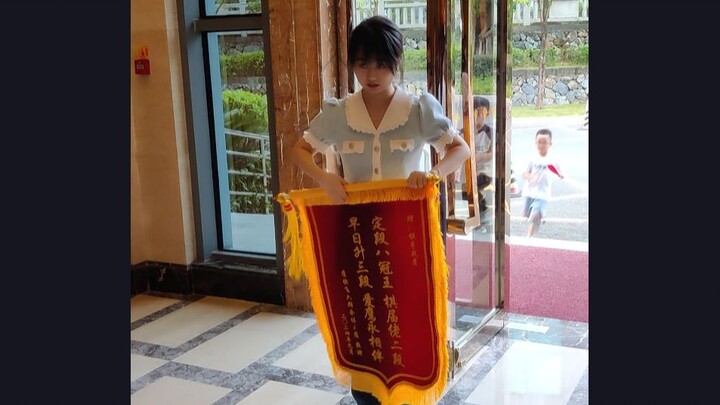 [Warhawk] The moment she received the banner, her gaze turned so cold it looked like she was about t