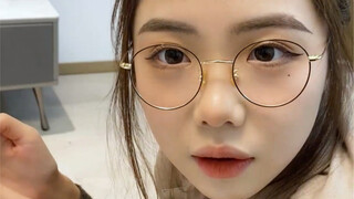 The way she memorizes heroes' names is exactly the same as when she asked me to identify cosmetics..