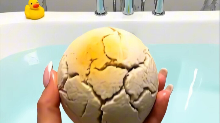 The Twelve Zodiac Signs Determine Your Exclusive Bath Bomb
