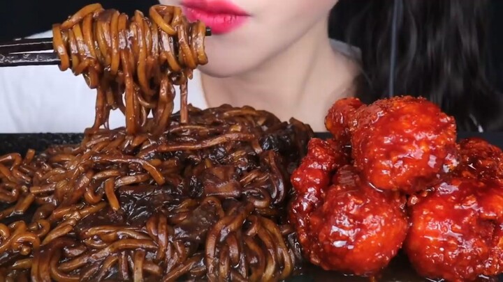 Black bean noodles+ bbq spicy chicken by Moon ASMR