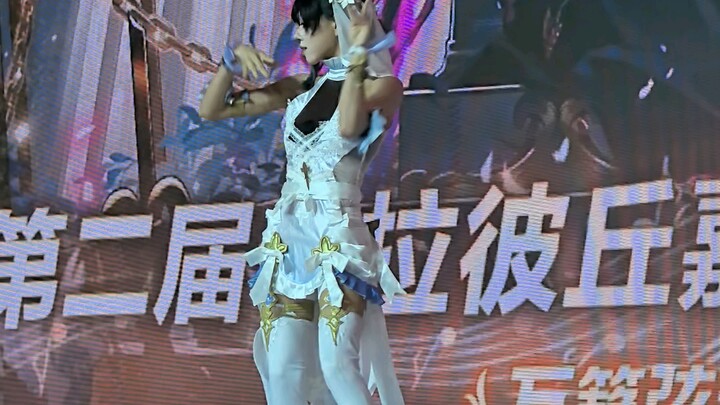 Lễ hội Karapatchu – Vũ đạo cosplay của Tô Đường và Yvette (Để tôi khỏi chịu cảnh tháng năm uổng phí)